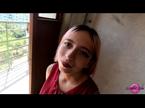 ❤️ Studint Sensual sûget in frjemdling yn 'e bûtenwrâld - Cum op syn gesicht ❤️ Neuken by porno fy.pornmega-com.ru ☑